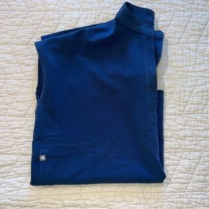 Dark harbor Figs scrub top: XXS